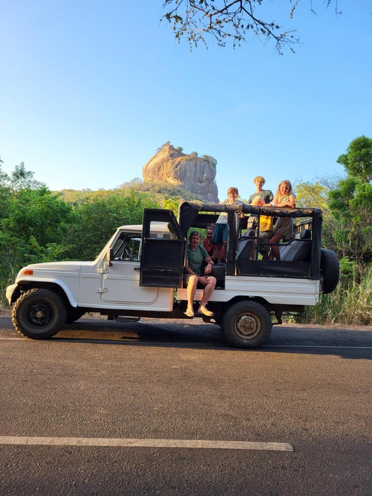 Elephant Safari Lodge Sigiriya Junction Habarana Eksteriør billede